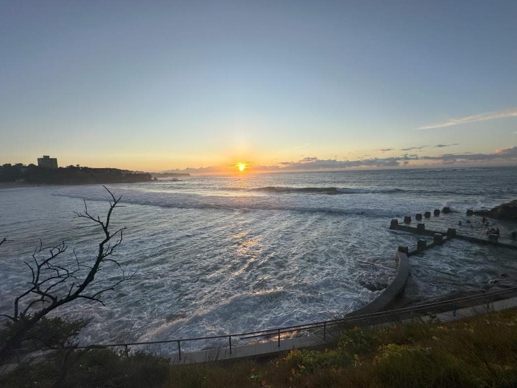 Beachside Coogee Apt with Parking