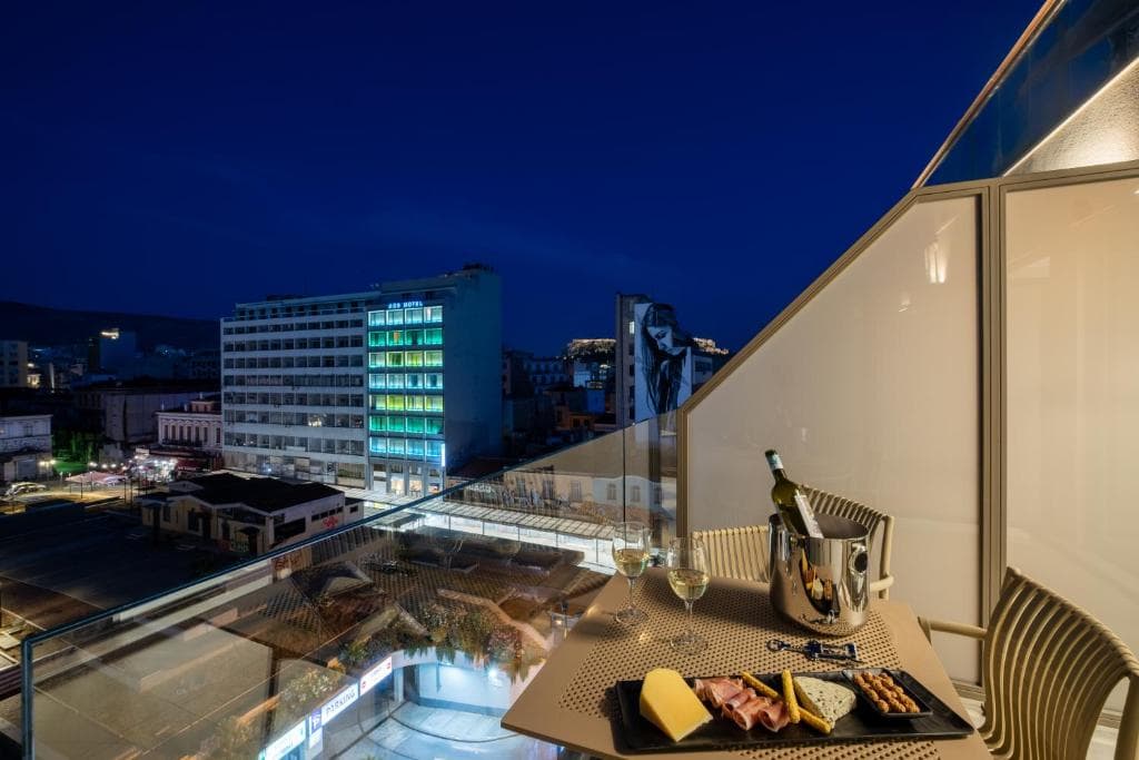 Agora Views