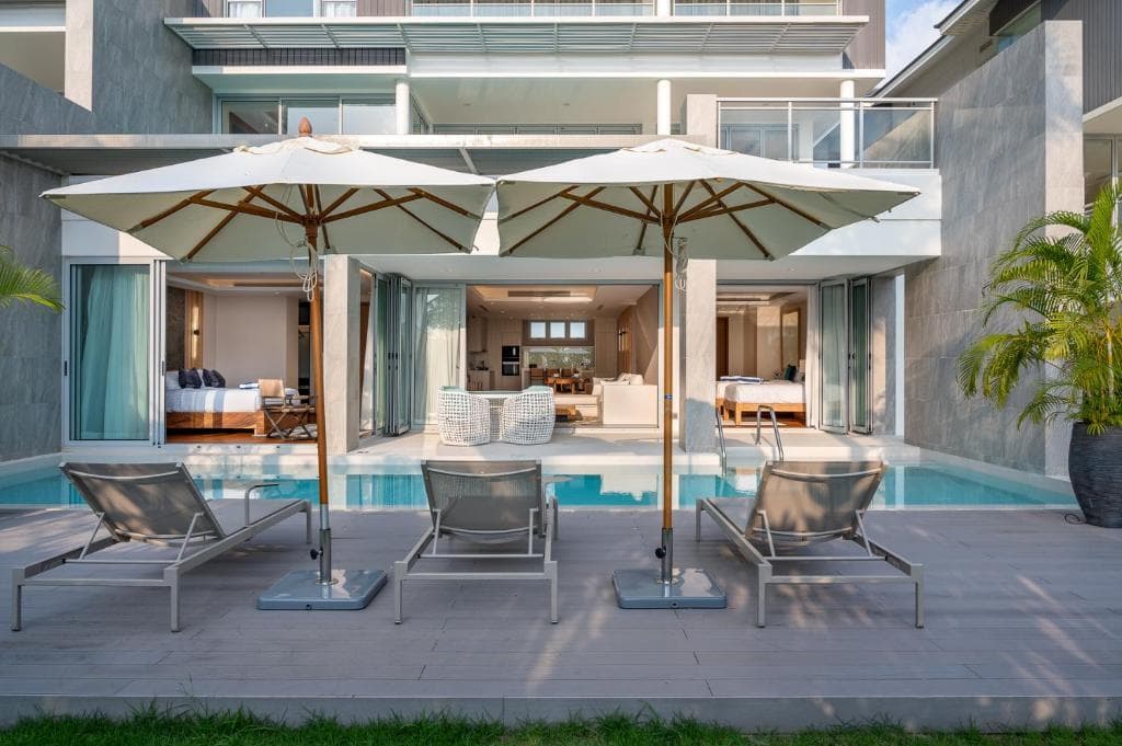 Beachfront Residence - Stunning Sea View