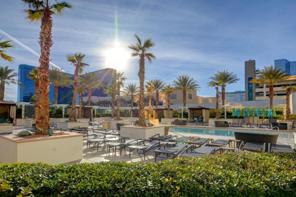 Sierra Studio at MGM Signature Tower 1 with Balcony Strip View 5 MIN WALK FROM F1 GRANDSTAND