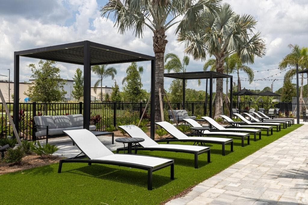 Adeline Apartments 15m to Parks, Pet Friendly, Free Parking by Heavenly Homes