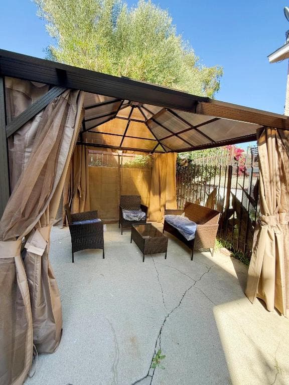 Walk To Dodgers Games 2BR Free Parking Private Yard