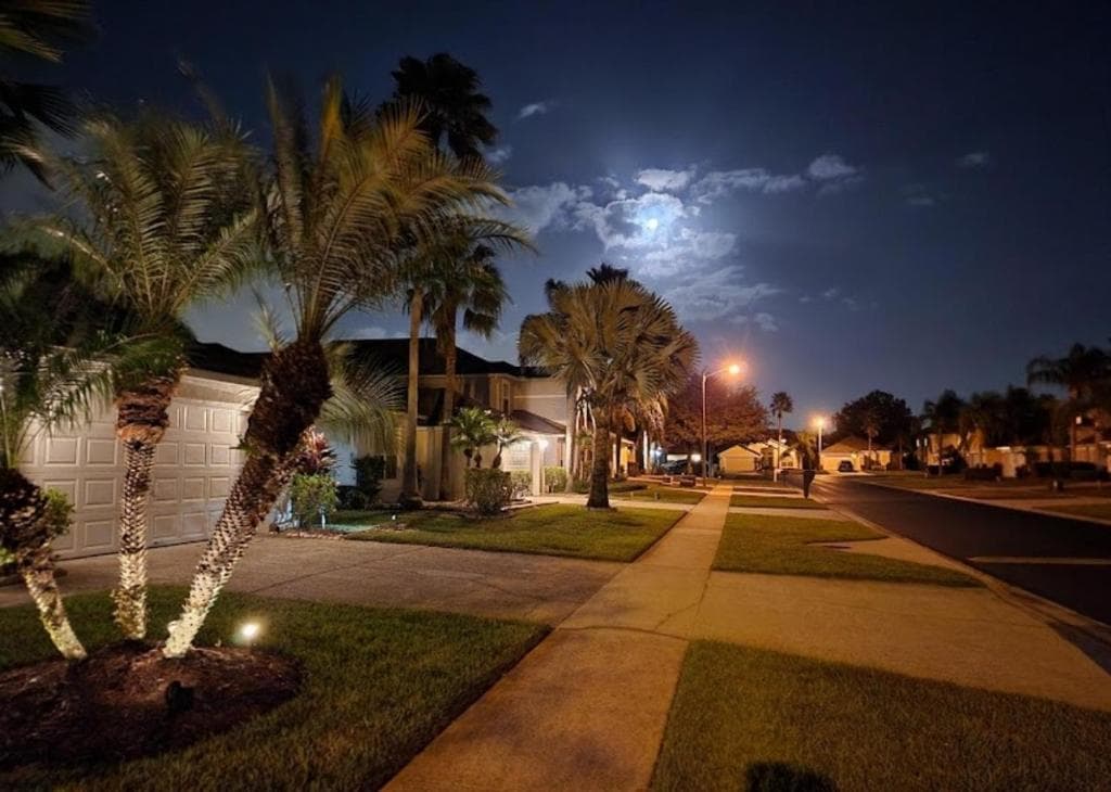 Relaxing, Private Family Home At Lake Berkley Resort, South Facing Pool, Near Disney, SeaWorld