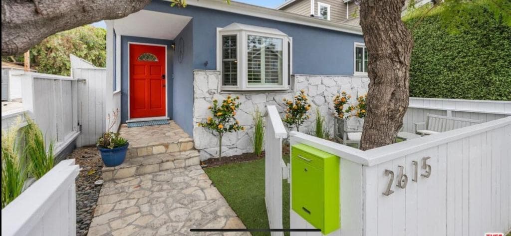 Chic Venice Beach Bungalow Steps from the Canals & Beach