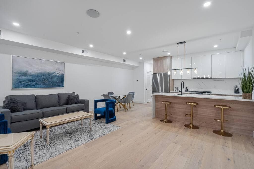 Capitol View1 Charming Oasis in DC near Metro with Fenced Backyard Free Parking and WIFI