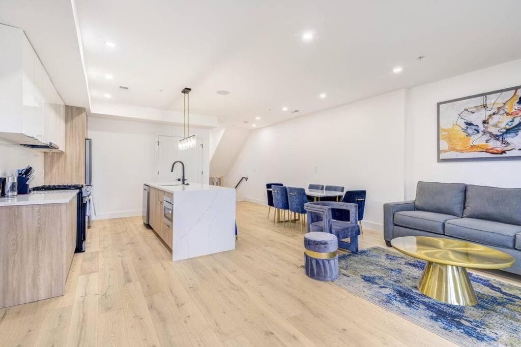 Capitol View 3 DC Penthouse with Rooftop view Free parking and WiFi WIFI