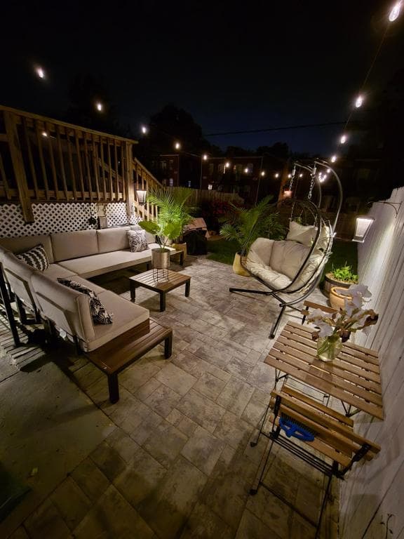 Beautiful Basement Suite & Outdoor Oasis