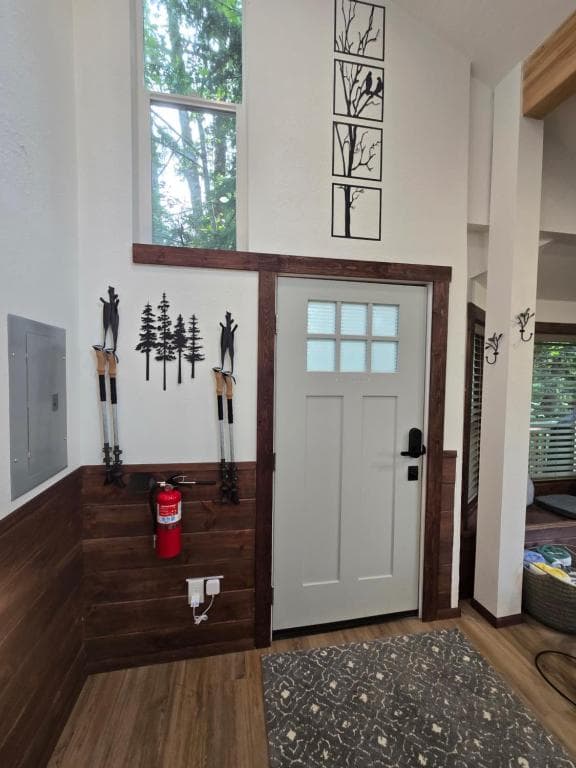 Dovetail Den - Tranquil with Hot Tub and Air Conditioning