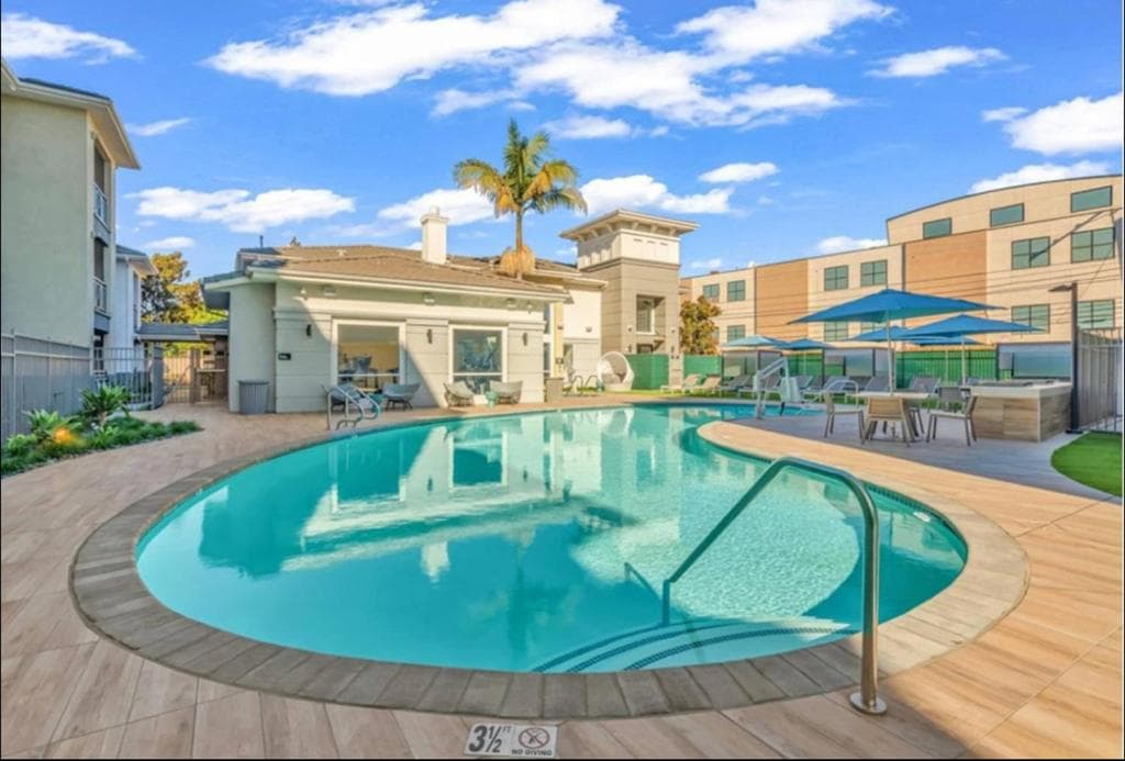 Loft Style,2 Beds ,Flexible self check in,Pool