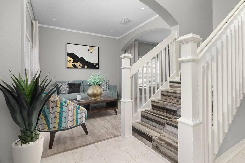 Luxurious 4 Bedroom Home with Pool near Disney