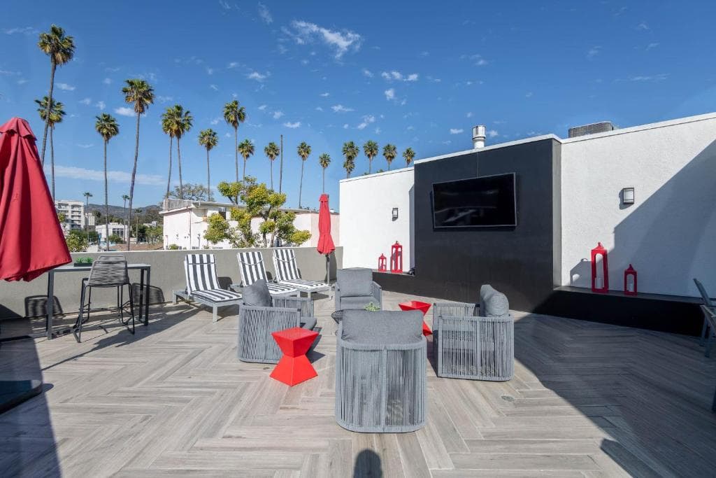 Hollywood Apartment Near Walk of Fame