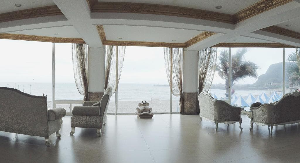 White House Beach Resort