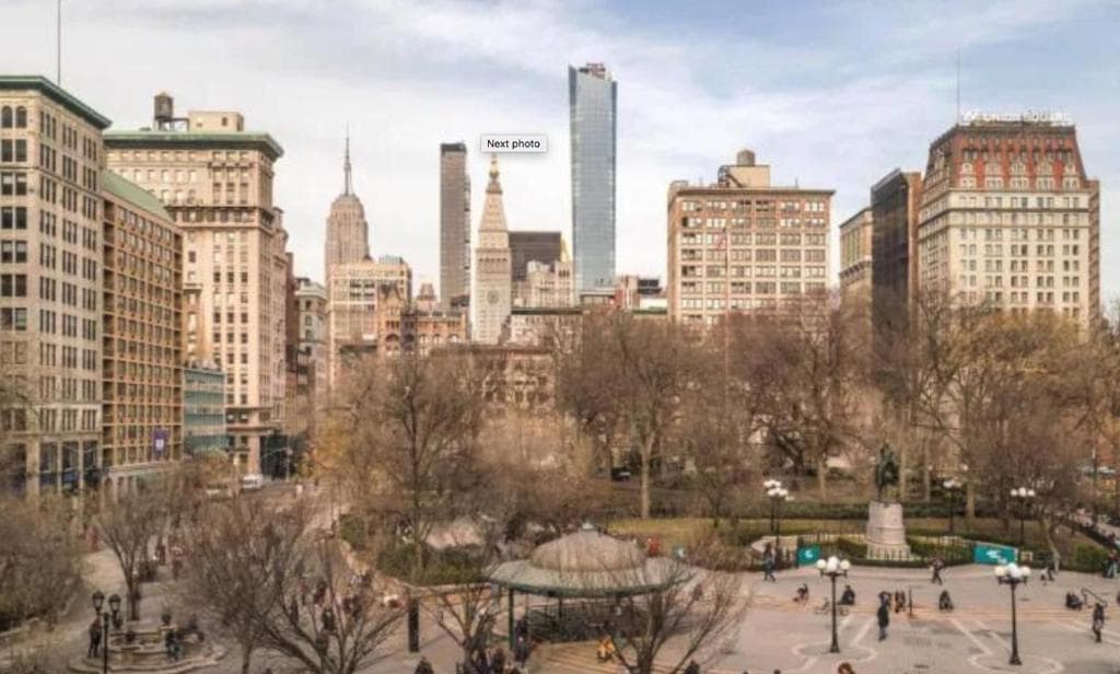 Private Room at a 3 bedroom Apt at the heart of East Village - shared apartment