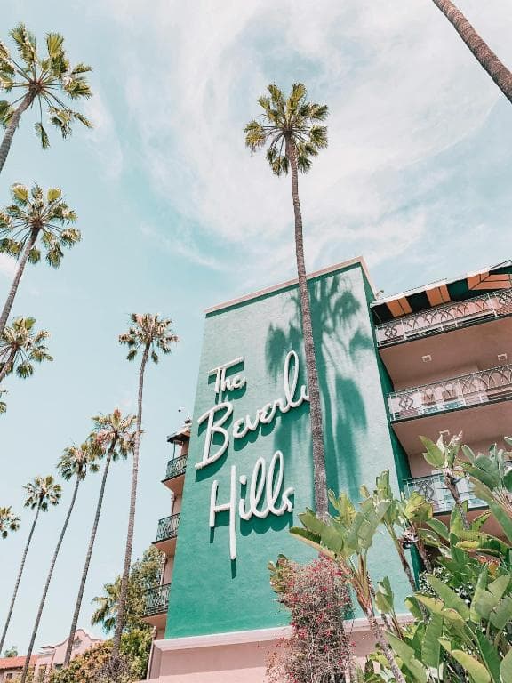 Hollywood CHIC Studio with FREE parking