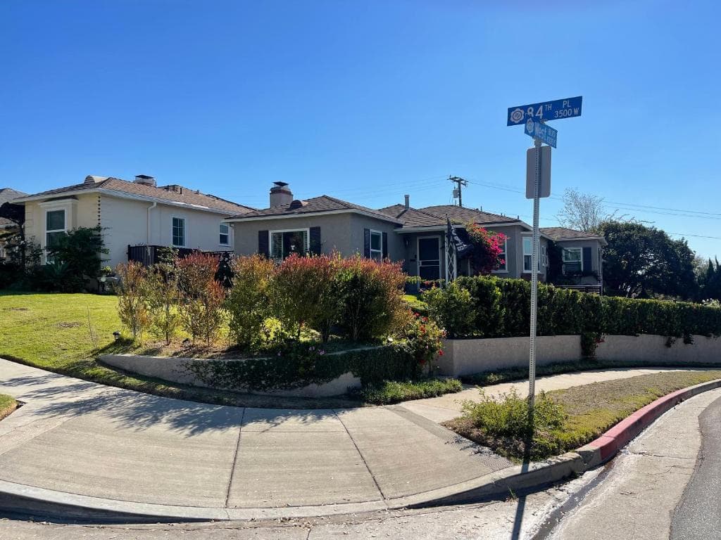 Inglewood Forum and Sofi park and walk private room