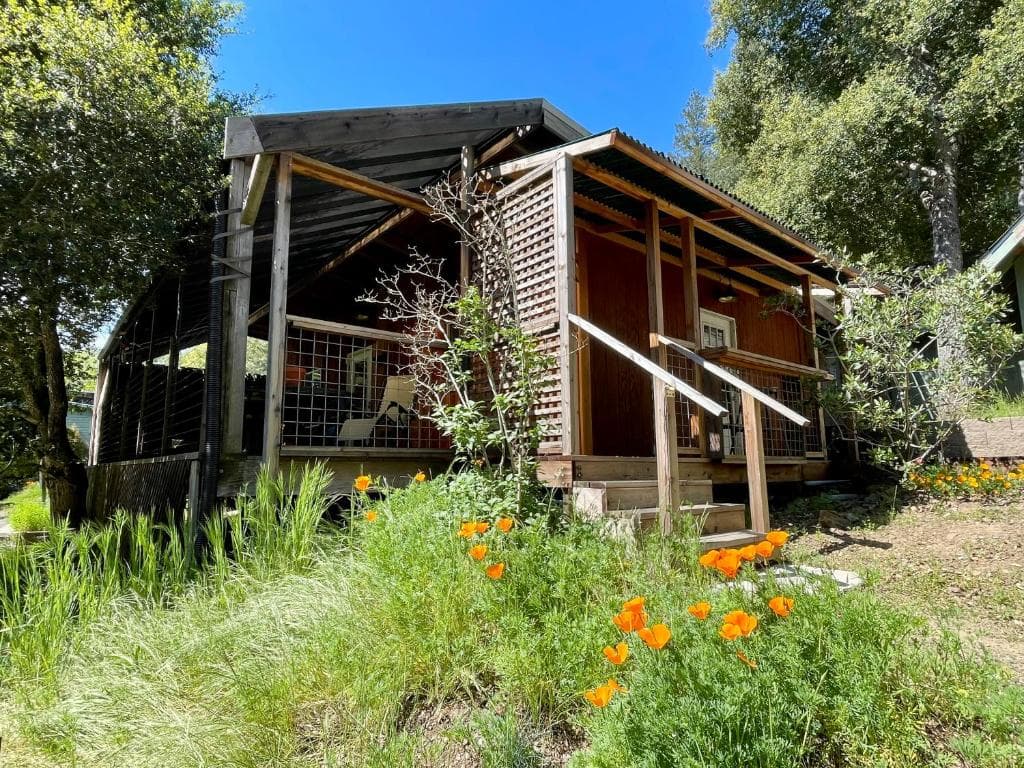 Comfy Studio near Trails & Beaches