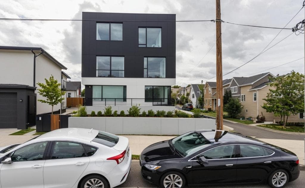 Modern 4 & 5 BR Townhomes Minutes from Downtown LA