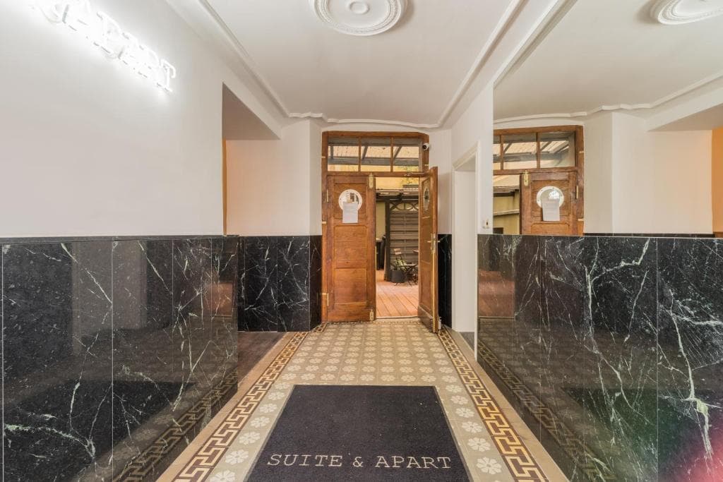 SUITE & APART