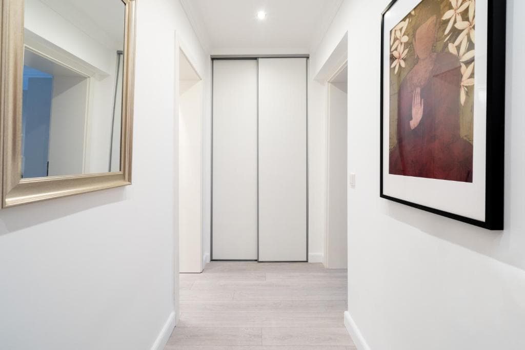 The Lachmann Group Apartment, 2BR, one living room, 2 bathrooms, family friendly, 4 - 7 Guests