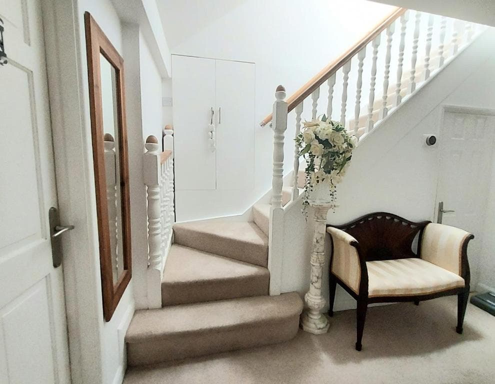 Capella - Peaceful, comfortable, rooms - Private Shower - Free Parking - corporate, professional, co