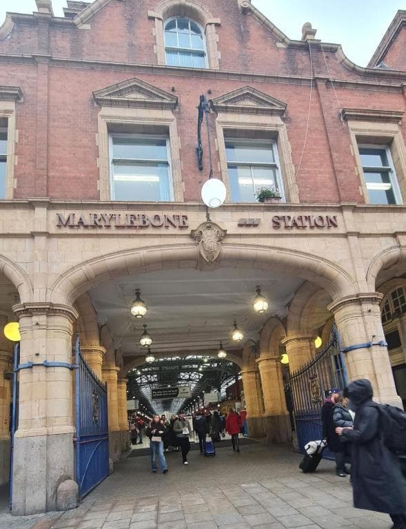 Bliss Home Double EnSuite Room 15 min Heathrow & 15 min London