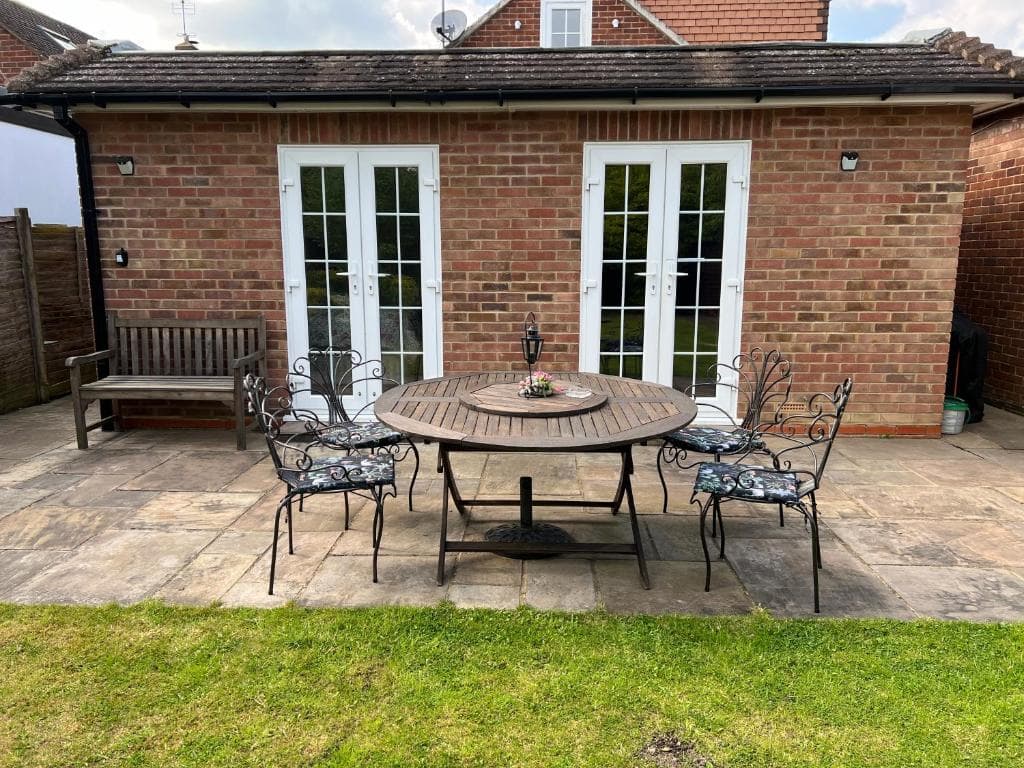 Private Apartment in Windsor