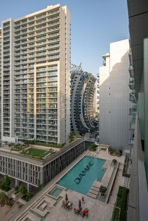 DAMAC Majestine Studio with Pool, Spa and Gym Near Bus & DubaiMall