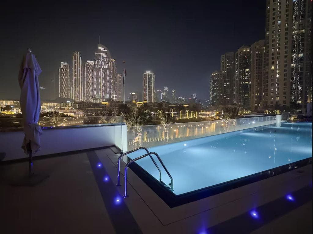 Private Room in Downtown Burj Vista Apartment with Burj Khalifa View