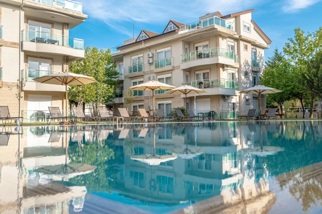 Belek Deluxe Suit
