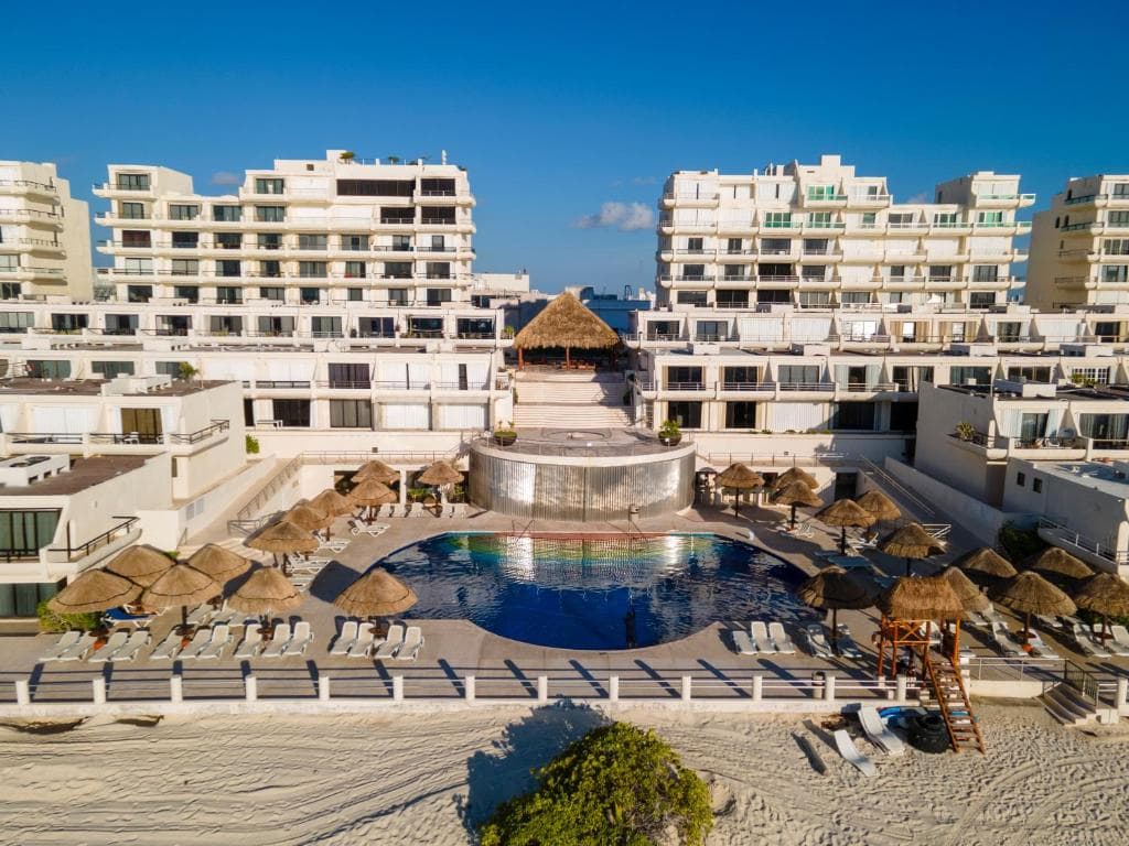 HotelZone L20 Beach Access
