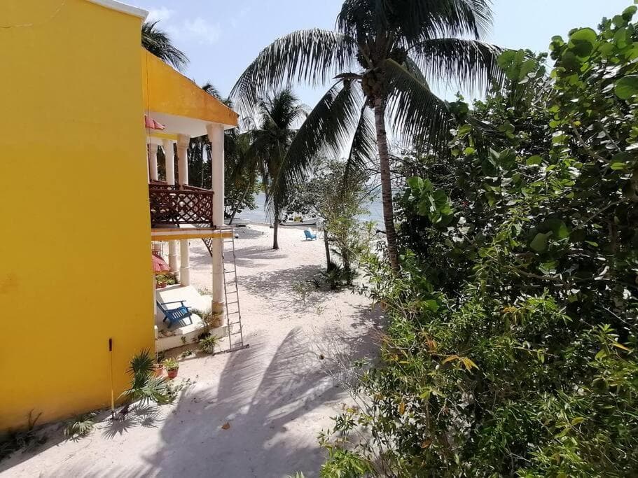 Marysol great views beachfront next to nomads d3