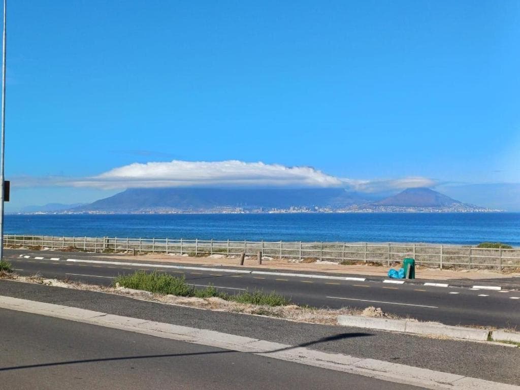 Cape Town Beachfront Accommodation in Blouberg