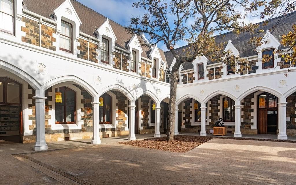 9 Church View - No LoadShedding - Homely Apartment