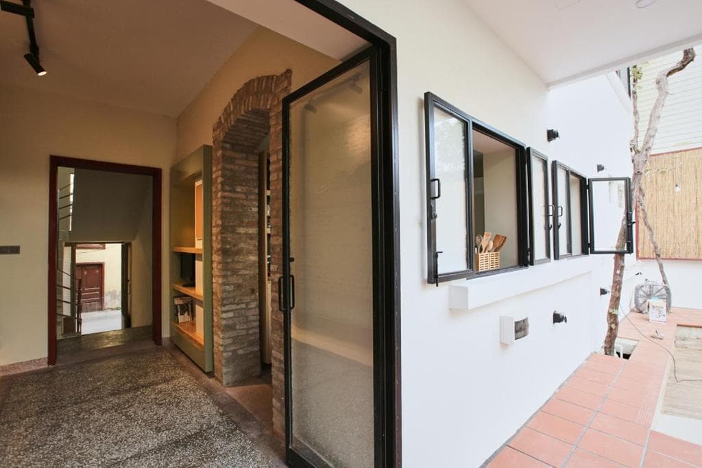 FLANEUR HOSTEL