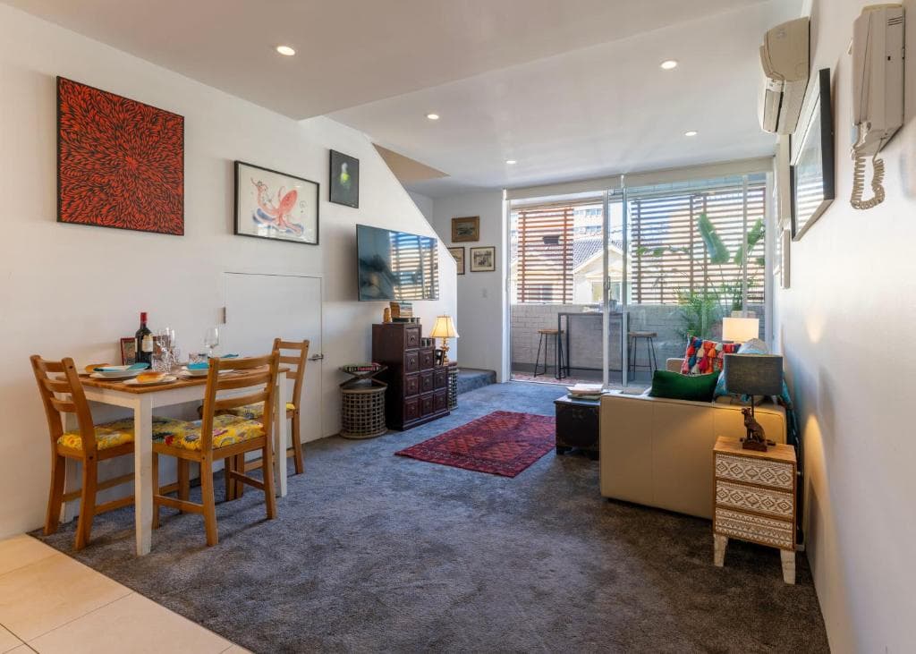 Elegant Apartment, Heart of Newtown with Secure Parking