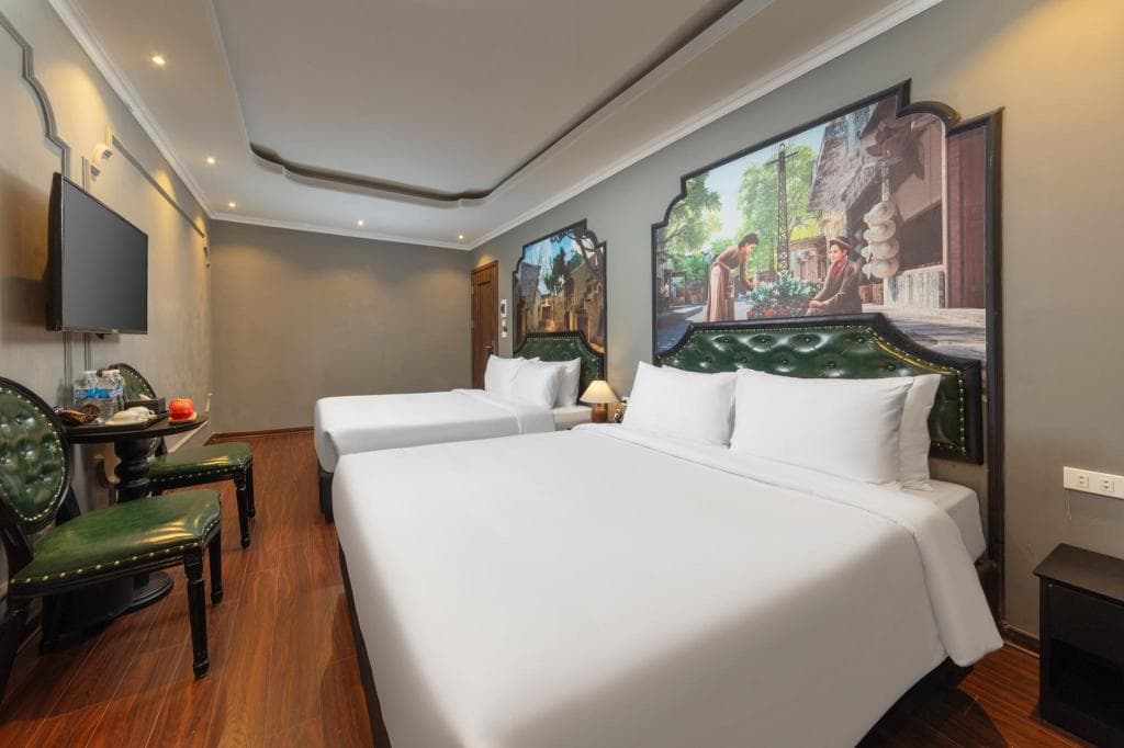 Madelise Ensora Hotel & Travel