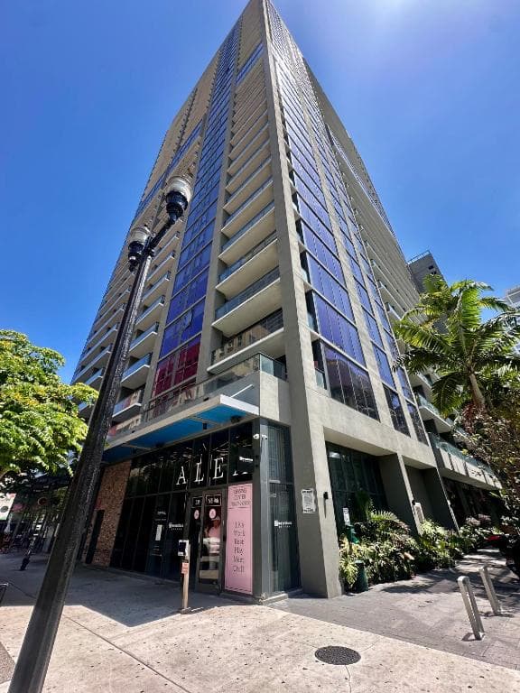Casa Solea - Luxury High-Rise Condo - Downtown Miami - Pool & Gym - Bright City Views