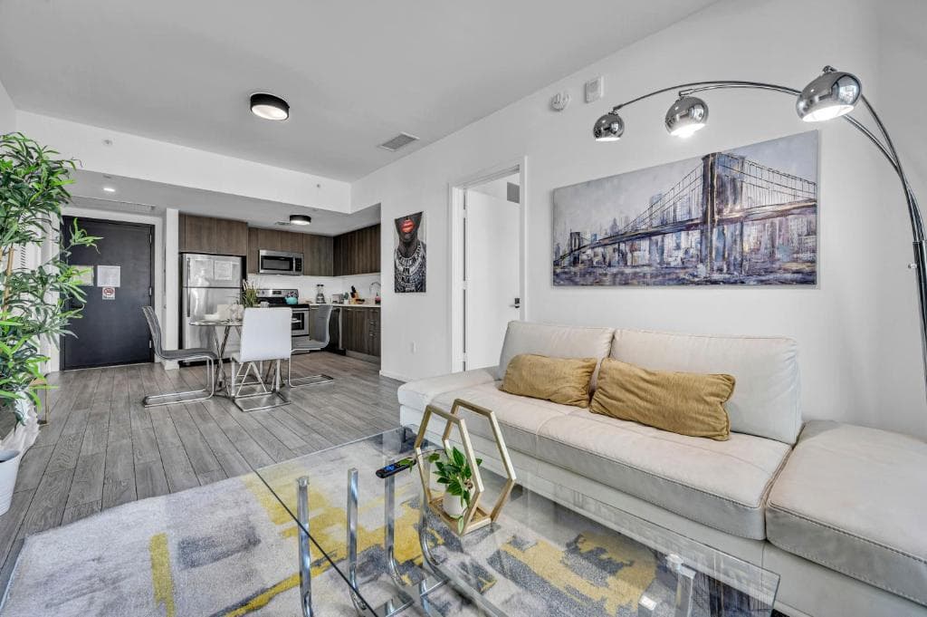 Waterline Corner Vies 2Br 2BA Suites