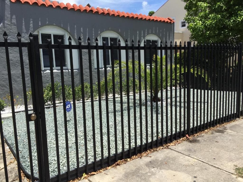 Modern 2/1 Apt near Midtown and Beaches