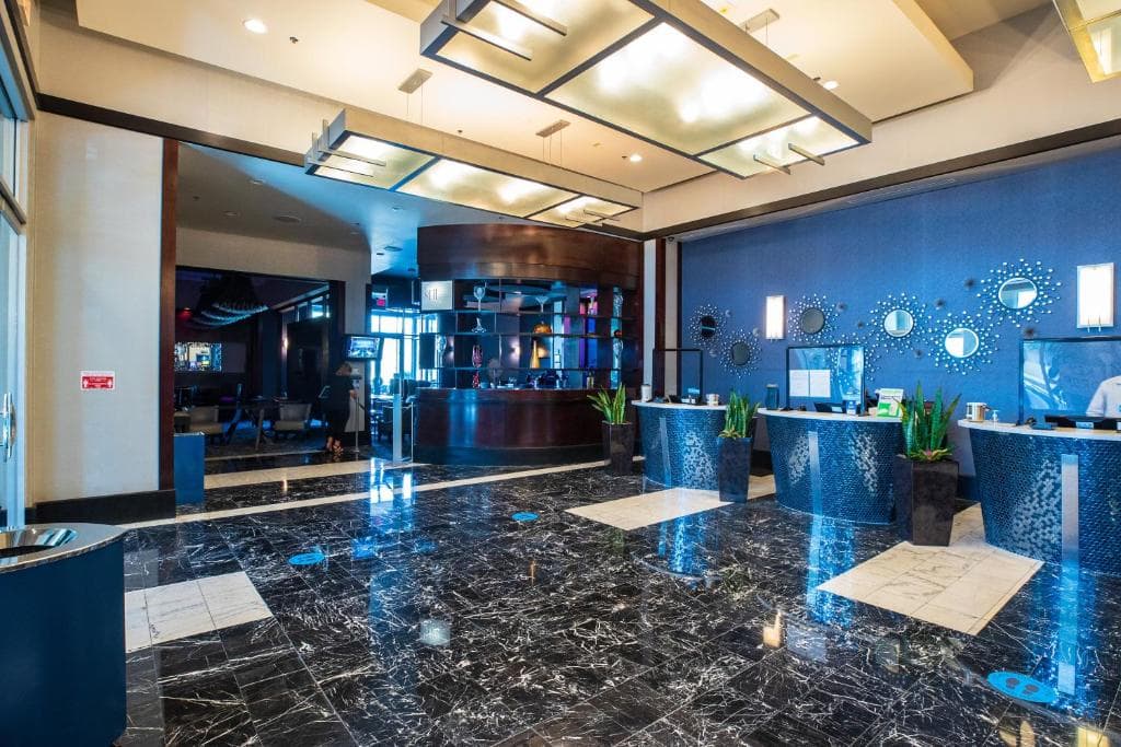 2100 SqFt Penthouse Suite W/ Strip Views! POOL GYM