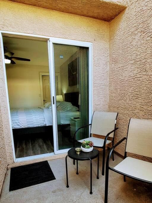 L - Fully remodeled and professionally decorated