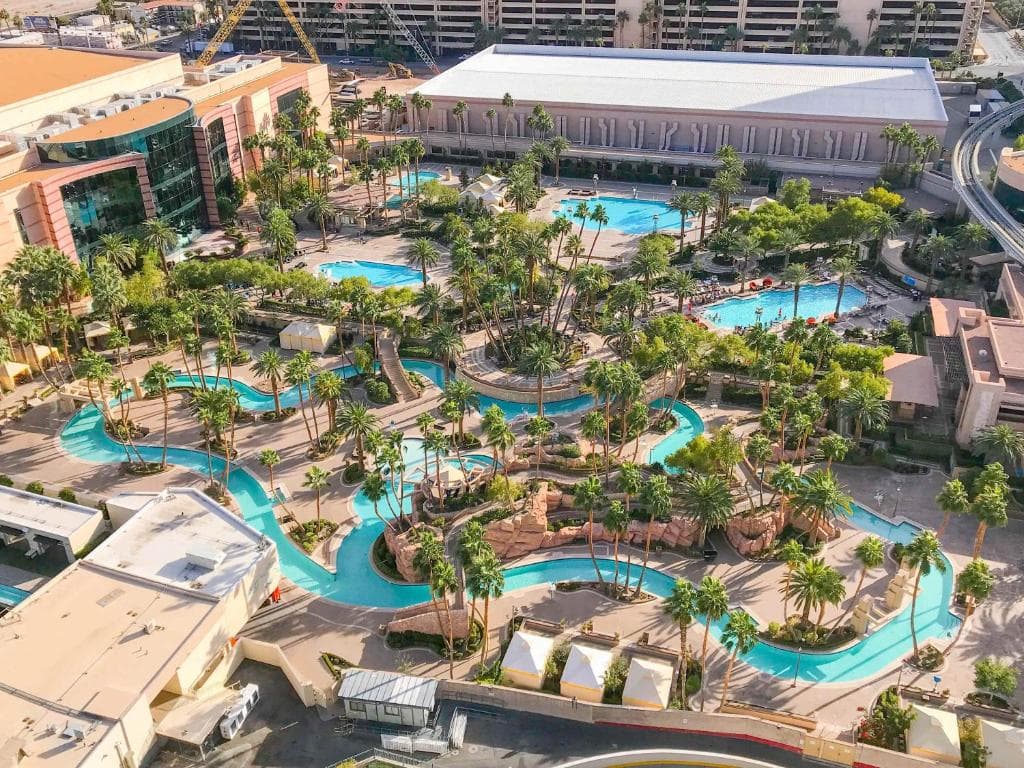 No Resort Fee Strip View Balcony+ Valet Parking