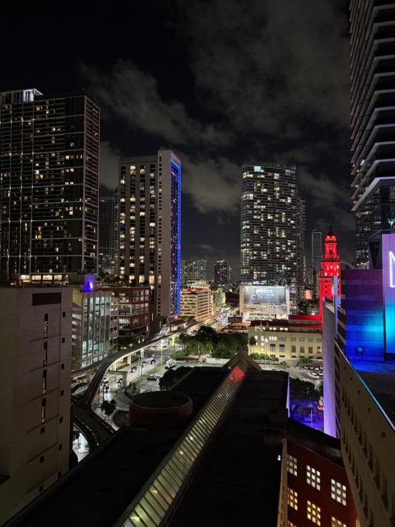 Miami Luxury Suite Infinity Pool
