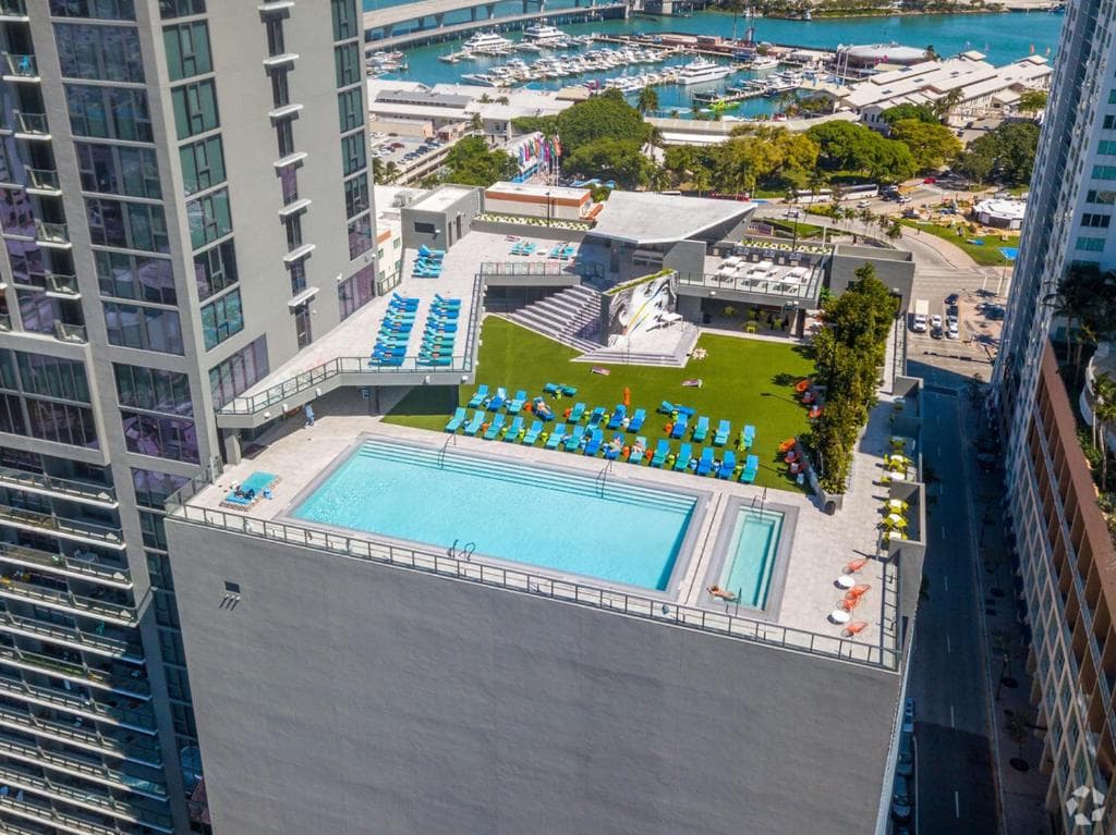 Downtown Miami 2Br 2Bath Oasis Bayside & Port of Miami Minutes Away