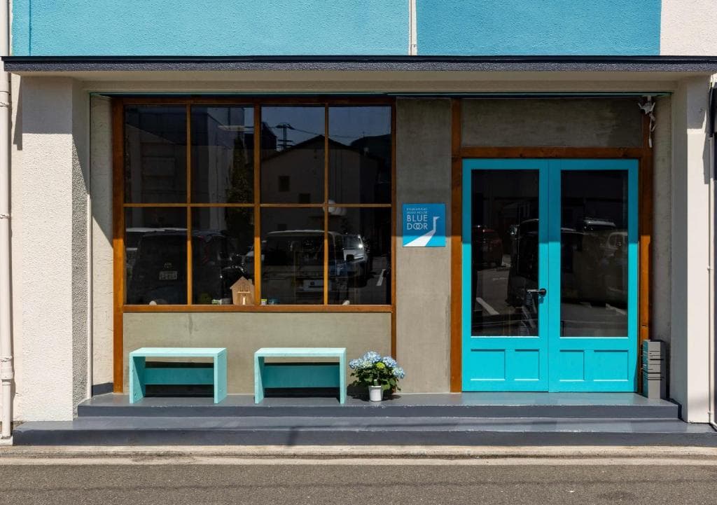 Guest House BLUE DOOR
