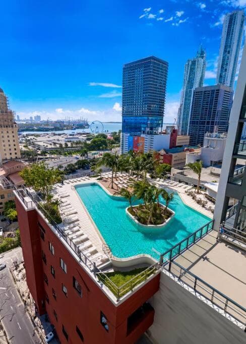 Miami Sky Luxury 27th Floor, Waterfront Balcony, Panoramic View & City Lights , Resort Pool,Gym,Spa