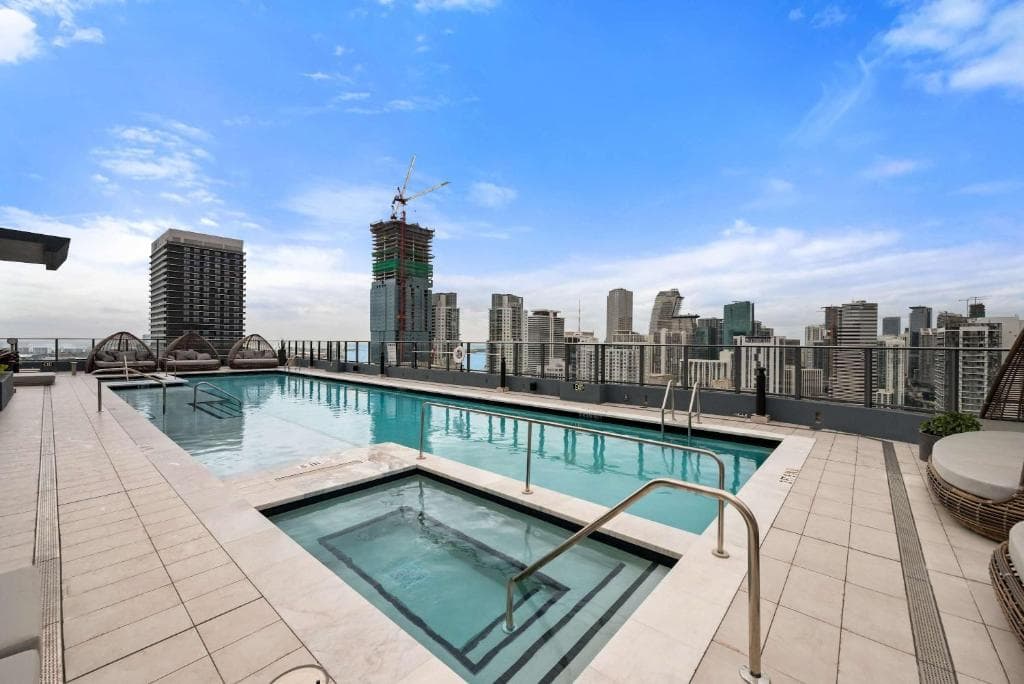 501 First Miami Worldcenter by Palermo Home Miami